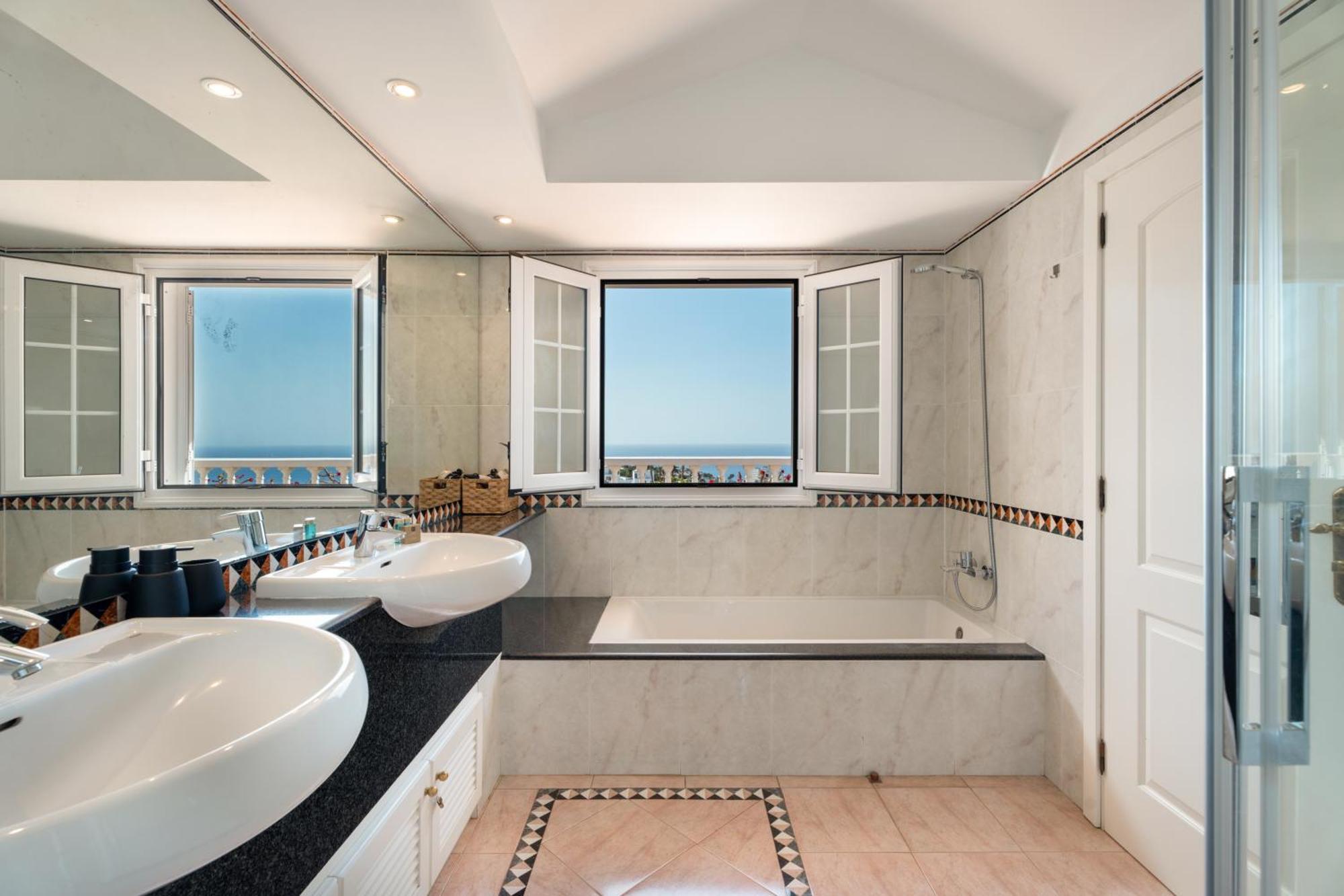Villa Marbella-Private Heated Pool And Breathtaking View Costa Adeje  Εξωτερικό φωτογραφία
